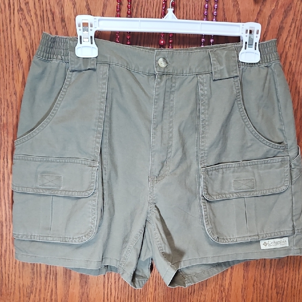 Columbia Womens Olive Cargo Shorts with Flap Pockets